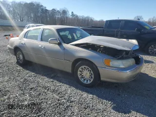 1999 Lincoln Town Car Signature z VIN 1LNHM82W3XY689627, wystawiony jako Copart lot #86387904 z przebiegiem Nie podano mil oraz Szkody całkowita. Historia ofert i sprzedaży dostępna na DreamBid. Obrazek 4.