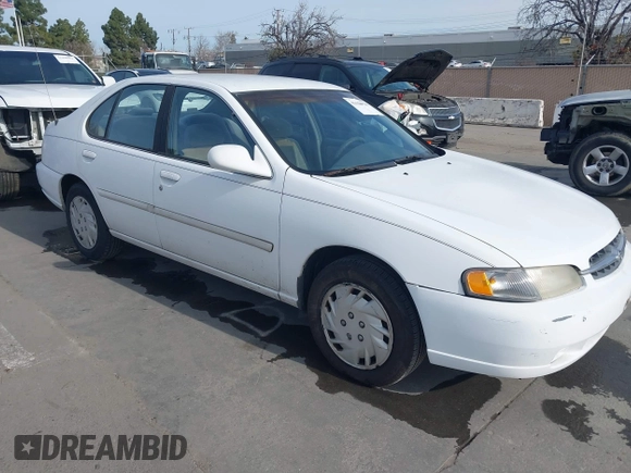 1998 Nissan Altima XE with VIN 1N4DL01D8WC165818, listed as a IAAI auction lot 41658156 with 184,843 mi miles. Bid and sale history available at carsss.com. Image 1.