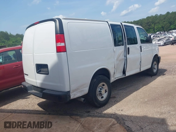 2023 Chevrolet Express Cargo z VIN 1GCWGAFP8P1259579, wystawiony jako IAAI lot #42040508 z przebiegiem 25 681 mil mil oraz . Historia ofert i sprzedaży dostępna na DreamBid. Obrazek 4.