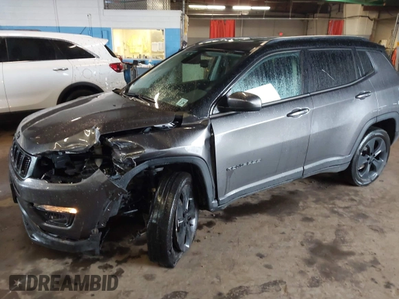2021 Jeep Compass Latitude z VIN 3C4NJDBB3MT526057, wystawiony jako IAAI lot #42186267 z przebiegiem 32 393 mil mil oraz . Historia ofert i sprzedaży dostępna na DreamBid. Obrazek 2.