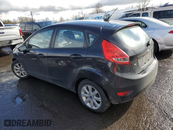 2012 Ford Fiesta SE z VIN 3FADP4EJ4CM183237, wystawiony jako Copart lot #48825605 z przebiegiem 92 798 mil mil oraz Szkoda całkowita • Salvage title. Historia ofert i sprzedaży dostępna na DreamBid. Obrazek 2.