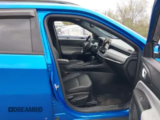 2023 Jeep Compass Latitude Lux z VIN 3C4NJDFN6PT513988, wystawiony jako IAAI lot #42166572 z przebiegiem 18 955 mil mil oraz . Historia ofert i sprzedaży dostępna na DreamBid. Obrazek 5.
