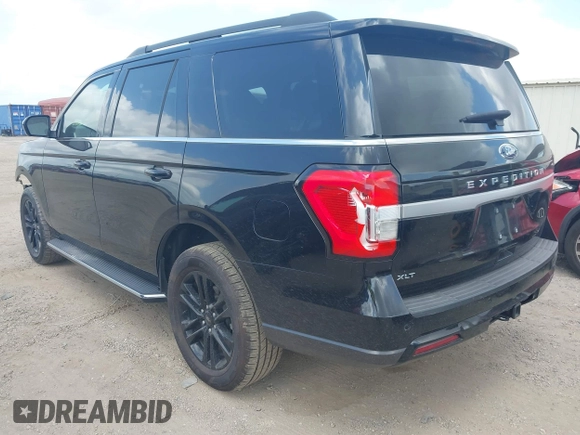 2022 Ford Expedition XLT with VIN 1FMJU1HT1NEA48772, listed as a IAAI auction lot 42442514 with 33,585 mi miles and . Bid and sale history available at DreamBid. Image 3.