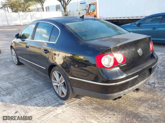 2010 Volkswagen Passat Sedan Komfort with VIN WVWJM7AN9AE083525, listed as a IAAI auction lot 40787153 with 136,653 mi miles. Bid and sale history available at carsss.com. Image 3.