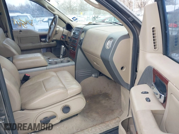 2008 Ford F-150 XLT z VIN 1FTPW14V18FB71129, wystawiony jako IAAI lot #41252246 z przebiegiem 282 129 mil mil oraz . Historia ofert i sprzedaży dostępna na DreamBid. Obrazek 5.
