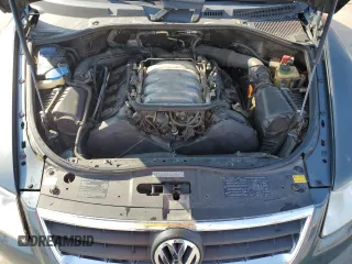 2005 Volkswagen Touareg 4.2L V8 z VIN WVGZM77L55D061960, wystawiony jako Copart lot #75717614 z przebiegiem 188 101 mil mil oraz Szkoda całkowita • Salvage title. Historia ofert i sprzedaży dostępna na DreamBid. Obrazek 12.