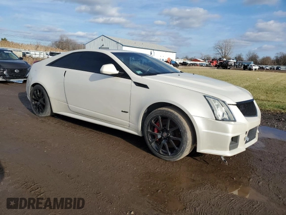 2013 Cadillac CTS-V z VIN 1G6DV1EP1D0133132, wystawiony jako Copart lot #85289884 z przebiegiem 37 093 mil mil oraz Szkody całkowita. Historia ofert i sprzedaży dostępna na DreamBid. Obrazek 4.