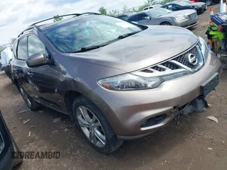 2011 Nissan Murano LE z VIN JN8AZ1MW8BW170920, wystawiony jako IAAI lot #42213280 z przebiegiem 102 070 mil mil oraz . Historia ofert i sprzedaży dostępna na DreamBid. Obrazek 1.