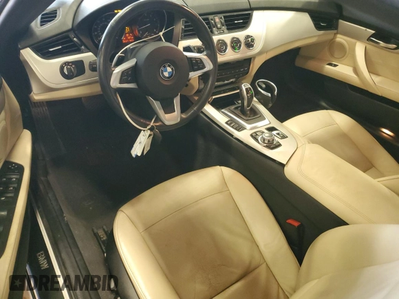 2015 BMW Z4 sDrive28i z VIN WBALL5C59FP557592, wystawiony jako Copart lot #56666655 z przebiegiem 83 377 mil mil oraz Szkoda całkowita • Salvage title. Historia ofert i sprzedaży dostępna na DreamBid. Obrazek 8.