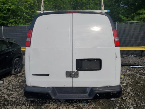 2017 Chevrolet Express Cargo z VIN 1GCWGAFF8H1111733, wystawiony jako Copart lot #55809425 z przebiegiem 99 328 mil mil oraz Szkoda całkowita • Salvage title. Historia ofert i sprzedaży dostępna na DreamBid. Obrazek 6.