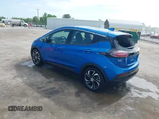 2023 Chevrolet Bolt EV 2LT z VIN 1G1FX6S05P4128607, wystawiony jako IAAI lot #42081752 z przebiegiem 22 551 mil mil oraz . Historia ofert i sprzedaży dostępna na DreamBid. Obrazek 3.