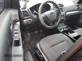 2017 Ford Police Interceptor Utility z VIN 1FM5K8AR0HGC25366, wystawiony jako Copart lot #53962255 z przebiegiem 130 821 mil mil oraz Szkoda całkowita • Salvage title. Historia ofert i sprzedaży dostępna na DreamBid. Obrazek 8.