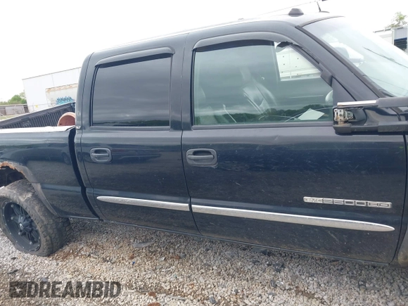 2005 GMC Sierra 2500HD SLE z VIN 1GTHK23U75F816621, wystawiony jako IAAI lot #41965293 z przebiegiem 341 770 mil mil oraz . Historia ofert i sprzedaży dostępna na DreamBid. Obrazek 13.