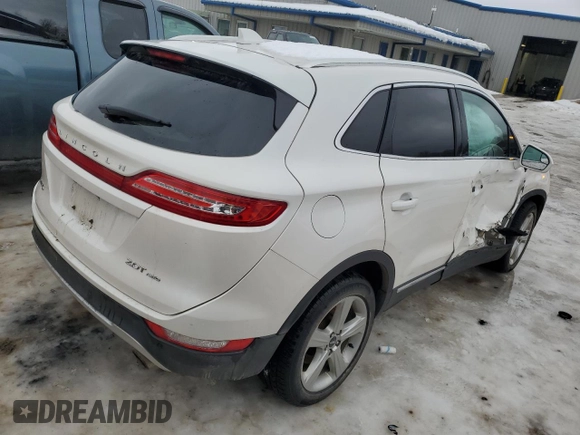 2017 Lincoln MKC Premiere z VIN 5LMCJ1D95HUL32196, wystawiony jako Copart lot #45160455 z przebiegiem 131 285 mil mil oraz Szkoda całkowita • Salvage title. Historia ofert i sprzedaży dostępna na DreamBid. Obrazek 3.