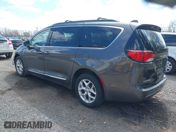 2017 Chrysler Pacifica Touring L with VIN 2C4RC1BG3HR511492, listed as a IAAI auction lot 41922578 with 139,393 mi miles and . Bid and sale history available at DreamBid. Image 3.