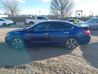 2017 Nissan Altima S z VIN 1N4AL3AP2HN311779, wystawiony jako IAAI lot #41705941 z przebiegiem 46 649 mil mil oraz . Historia ofert i sprzedaży dostępna na DreamBid. Obrazek 14.