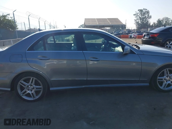2013 Mercedes-Benz E 350 Luxury z VIN WDDHF5KB0DA745639, wystawiony jako IAAI lot #42407026 z przebiegiem 305 400 mil mil oraz . Historia ofert i sprzedaży dostępna na DreamBid. Obrazek 13.