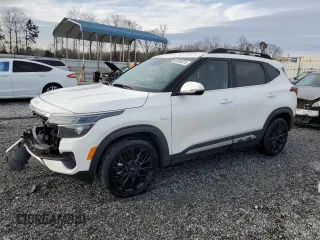 2023 Kia Seltos Nightfall with VIN KNDEUCA29P7417601, listed as a Copart auction lot 45544015 with 29,451 mi miles and Salvage Title. Bid and sale history available at carsss.com. Image 1.