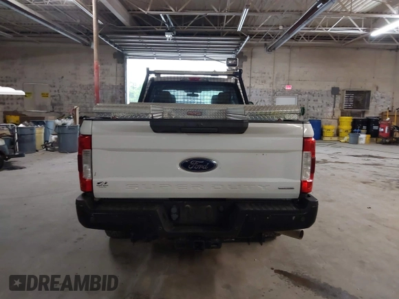 2018 Ford F-250 XL с VIN 1FT7X2A60JEC48083, выставлен на аукционе IAAI как лот 42175872 с пробегом 213 705 миль миль и . История ставок и продаж доступна на DreamBid. Изображение 16.