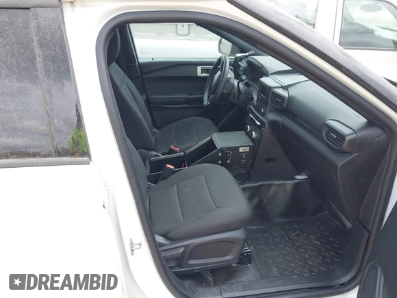 2022 Ford Police Interceptor Utility z VIN 1FM5K8AB4NGA07672, wystawiony jako IAAI lot #41918544 z przebiegiem 47 598 mil mil oraz . Historia ofert i sprzedaży dostępna na DreamBid. Obrazek 5.