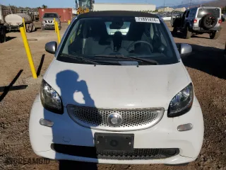 2017 Smart fortwo pure with VIN WMEFJ5DA6HK219988, listed as a Copart auction lot 71891414 with 9,731 mi miles and Clean Title. Bid and sale history available at carsss.com. Image 5.