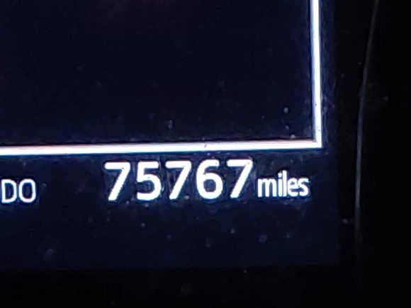 2020 Toyota Camry SE z VIN 4T1G11AKXLU378840, wystawiony jako IAAI lot #42110611 z przebiegiem 75 767 mil mil oraz . Historia ofert i sprzedaży dostępna na DreamBid. Obrazek 7.