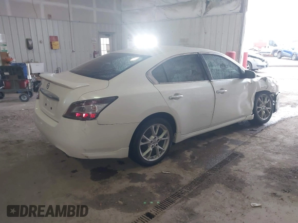 2014 Nissan Maxima SV z VIN 1N4AA5AP8EC499409, wystawiony jako IAAI lot #41732697 z przebiegiem 117 202 mil mil oraz . Historia ofert i sprzedaży dostępna na DreamBid. Obrazek 4.