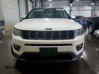 2021 Jeep Compass Latitude z VIN 3C4NJDBB5MT512547, wystawiony jako Copart lot #56885125 z przebiegiem 89 980 mil mil oraz Szkoda całkowita • Salvage title. Historia ofert i sprzedaży dostępna na DreamBid. Obrazek 5.