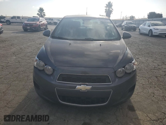 2012 Chevrolet Sonic LT z VIN 1G1JD5SBXC4225133, wystawiony jako Copart lot #68525054 z przebiegiem 93 000 mil mil oraz Szkoda całkowita • Salvage title. Historia ofert i sprzedaży dostępna na DreamBid. Obrazek 5.