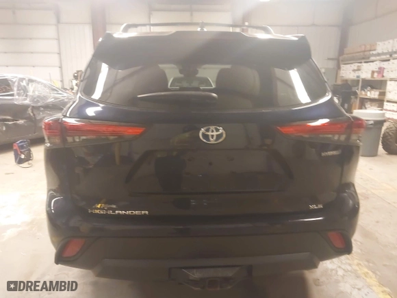2023 Toyota Highlander Hybrid XLE with VIN 5TDKBRCH6PS118571, listed as a IAAI auction lot 41555440 with 31,712 mi miles. Bid and sale history available at carsss.com. Image 17.