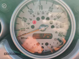 2005 MINI Convertible с VIN WMWRF33485TG10403, выставлен на аукционе Copart как лот 52459735 с пробегом 118 445 миль миль и Чистый • Clean title. История ставок и продаж доступна на DreamBid. Изображение 9.