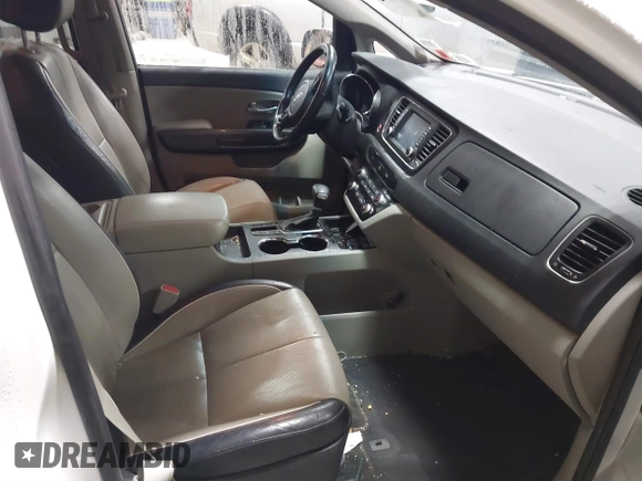 2019 Kia Sedona LX with VIN KNDMB5C11K6500813, listed as a IAAI auction lot 41570570 with 104,480 mi miles. Bid and sale history available at carsss.com. Image 5.