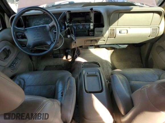 1997 GMC Suburban z VIN 1GKFK16R0VJ739603, wystawiony jako Copart lot #48430045 z przebiegiem 195 017 mil mil oraz Szkoda całkowita • Salvage title. Historia ofert i sprzedaży dostępna na DreamBid. Obrazek 8.