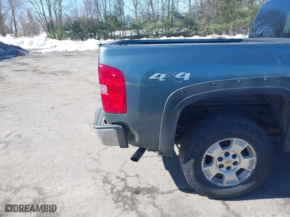 2011 Chevrolet Silverado 1500 LS with VIN 3GCPKREA0BG178357, listed as a IAAI auction lot 41640661 with 242,195 mi miles. Bid and sale history available at carsss.com. Image 18.