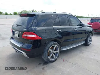 2014 Mercedes-Benz M with VIN 4JGDA7DBXEA291980, listed as a IAAI auction lot 42161942 with 121,341 mi miles. Bid and sale history available at carsss.com. Image 4.