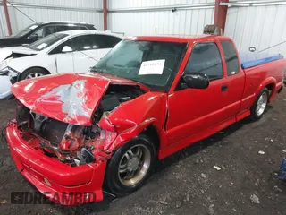 2000 Chevrolet S-10 LS with VIN 1GCCS19W2Y8203649, listed as a IAAI auction lot 41710234 with 153,616 mi miles. Bid and sale history available at carsss.com. Image 18.