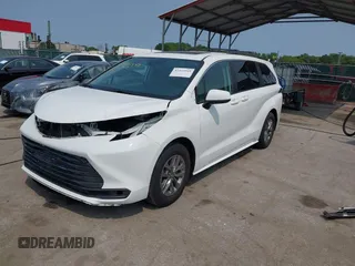 2022 Toyota Sienna LE z VIN 5TDBRKEC0NS087867, wystawiony jako IAAI lot #42332549 z przebiegiem 52 551 mil mil oraz . Historia ofert i sprzedaży dostępna na DreamBid. Obrazek 2.