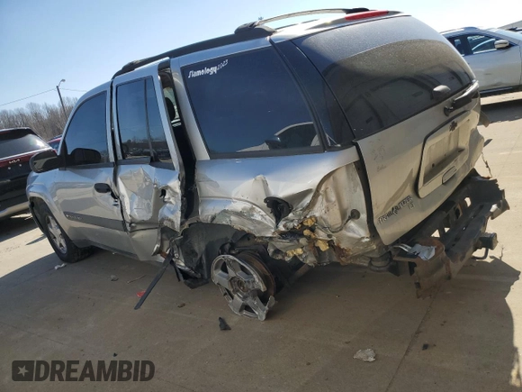 2004 Chevrolet TrailBlazer LS with VIN 1GNDT13S142283182, listed as a Copart auction lot 45105985 with 210,473 mi miles and Salvage Title. Bid and sale history available at carsss.com. Image 2.