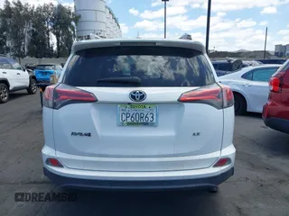2017 Toyota RAV4 LE z VIN 2T3ZFREV2HW355371, wystawiony jako IAAI lot #42246996 z przebiegiem Nie podano mil oraz . Historia ofert i sprzedaży dostępna na DreamBid. Obrazek 15.