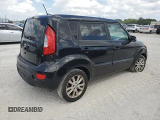 2013 Kia Soul + z VIN KNDJT2A64D7534190, wystawiony jako Copart lot #57586195 z przebiegiem Nie podano mil oraz Szkoda całkowita • Salvage title. Historia ofert i sprzedaży dostępna na DreamBid. Obrazek 3.