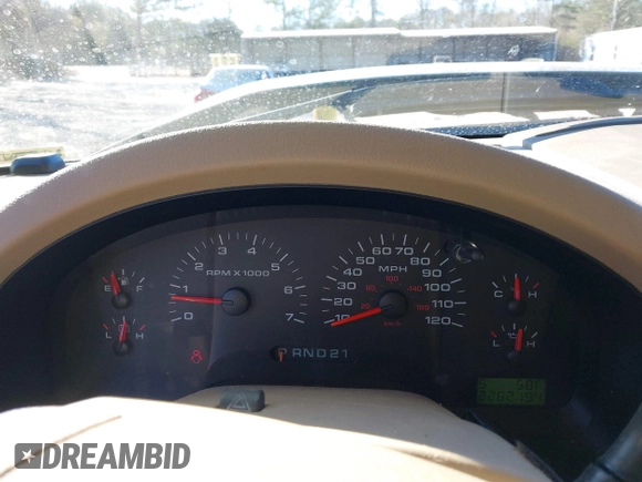 2005 Ford F-150 XLT with VIN 1FTPX12555NB05846, listed as a IAAI auction lot 41857253 with 226,219 mi miles. Bid and sale history available at carsss.com. Image 7.