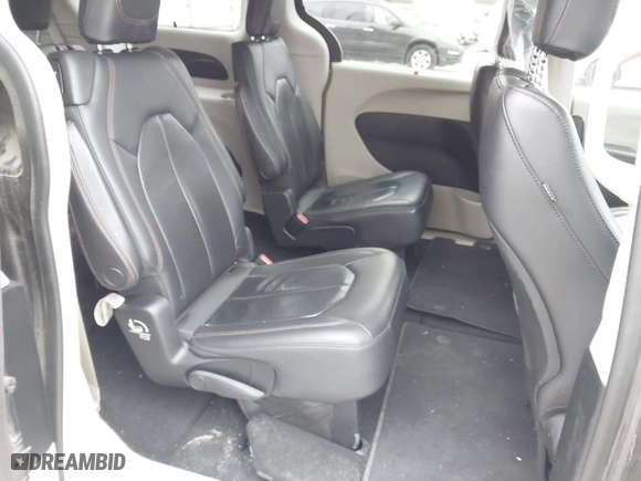 2018 Chrysler Pacifica Touring L with VIN 2C4RC1BG8JR139539, listed as a IAAI auction lot 41910181 with NaN miles. Bid and sale history available at carsss.com. Image 8.