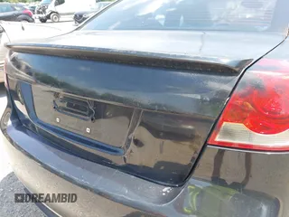 2008 Pontiac G8 z VIN 6G2ER57708L129191, wystawiony jako IAAI lot #42468013 z przebiegiem 133 134 mil mil oraz . Historia ofert i sprzedaży dostępna na DreamBid. Obrazek 16.