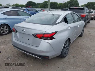 2021 Nissan Versa SV z VIN 3N1CN8EV9ML876627, wystawiony jako IAAI lot #42297873 z przebiegiem 72 216 mil mil oraz . Historia ofert i sprzedaży dostępna na DreamBid. Obrazek 4.