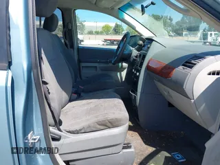 2008 Chrysler Town & Country LX with VIN 2A8HR44HX8R150286, listed as a IAAI auction lot 42040682 with 204,499 mi miles. Bid and sale history available at carsss.com. Image 5.