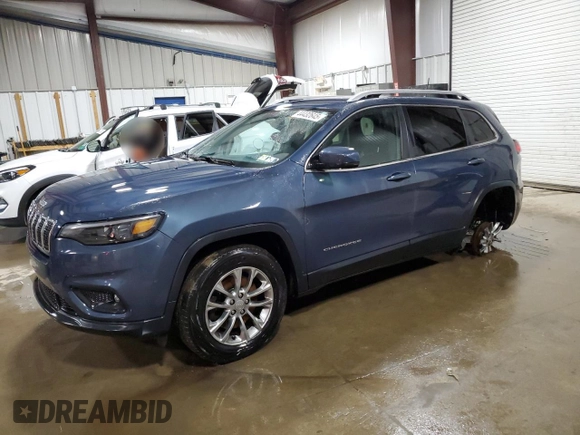 2020 Jeep Cherokee Latitude Plus с VIN 1C4PJMLB2LD613346, выставлен на аукционе Copart как лот 44432645 с пробегом 62 497 миль миль и Списание • Salvage title. История ставок и продаж доступна на DreamBid. Изображение 1.
