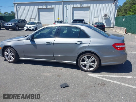 2012 Mercedes-Benz E 350 Luxury z VIN WDDHF8JB6CA537413, wystawiony jako IAAI lot #42312462 z przebiegiem 58 362 mil mil oraz . Historia ofert i sprzedaży dostępna na DreamBid. Obrazek 14.