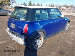 2005 MINI Hardtop S z VIN WMWRE33465TD95588, wystawiony jako IAAI lot #41440652 z przebiegiem 121 363 mil mil oraz . Historia ofert i sprzedaży dostępna na DreamBid. Obrazek 4.