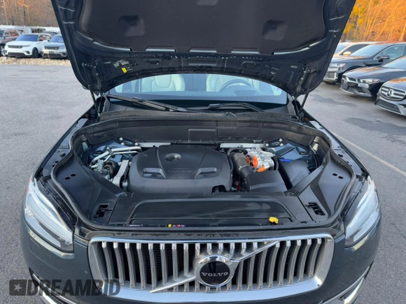 2021 Volvo XC90 Inscription Expression with VIN YV4BR00L4M1760700, listed as a Copart auction lot 88538795 with 100,871 mi miles and Clean Title. Bid and sale history available at carsss.com. Image 8.