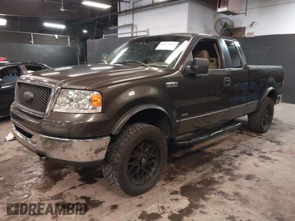 2006 Ford F-150 XLT with VIN 1FTPX14596NB83190, listed as a IAAI auction lot 41272173 with 286,577 mi miles. Bid and sale history available at carsss.com. Image 2.